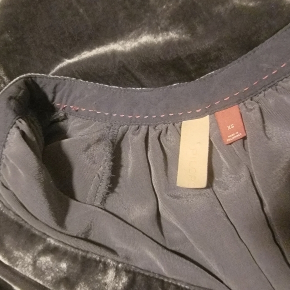 Anthropologie PILCRO Velvet Top Blouse Silver Gray XS - Picture 7 of 13